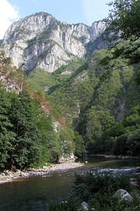 黑山塔拉峡谷河流图片