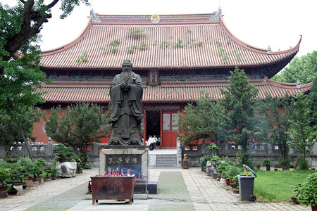 苏州神庙内孔子像图片