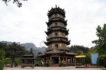 佛教寺庙久华山的高塔图片