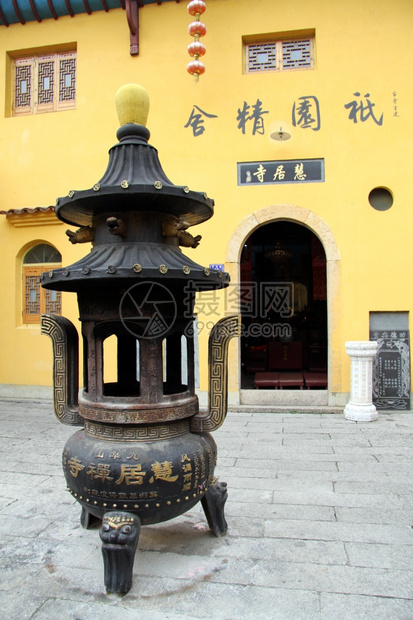 珠华山佛教寺庙的圣殿图片