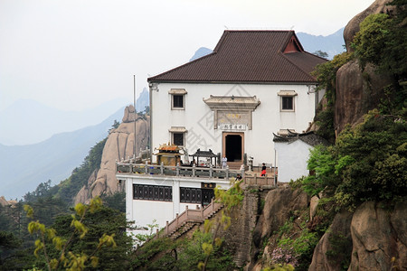 珠华山上的白佛寺图片素材