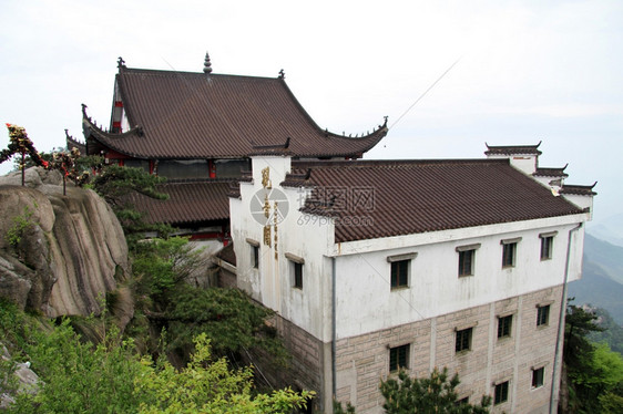 珠华山顶的佛教寺庙天台图片