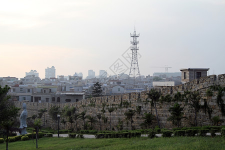 重武市的城墙和建筑图片