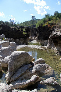 土耳其南部Koprulu峡谷的水和岩石图片