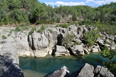 土耳其Koprululu峡谷的河流和石头图片