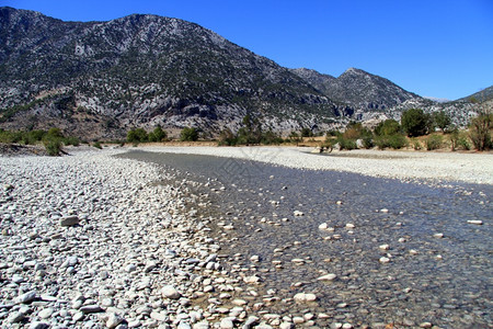 土耳其秋天大山河图片