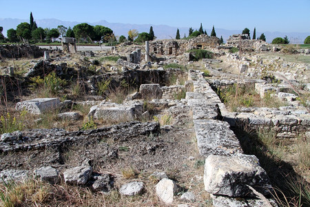 土耳其帕穆卡莱附近古城海拉波利斯遗址图片