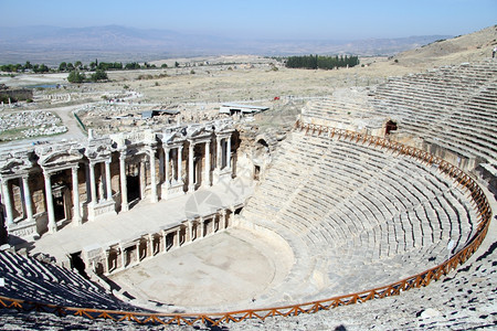 从土耳其希亚拉波利斯的古代剧院图片