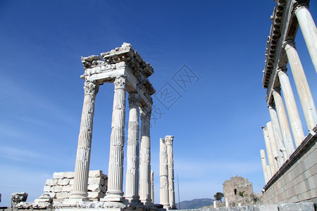 土耳其佩尔加姆卫城图拉真神庙遗址图片