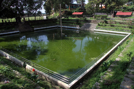 尼泊尔戈卡印度教广场圣池塘图片