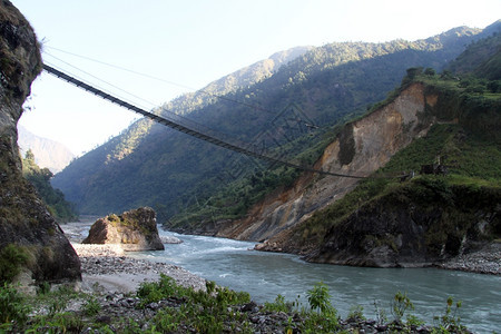 尼泊尔日光和吊桥图片