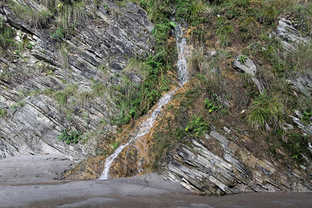 尼泊尔小河和山图片