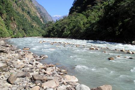 尼泊尔Manaslu附近山区河和图片