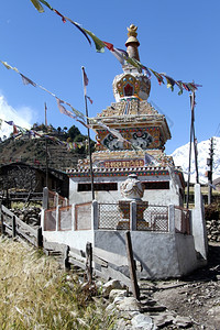 在尼泊尔的Villlsge佛教徒堂图片