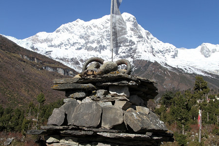 在尼泊尔的石块上图片