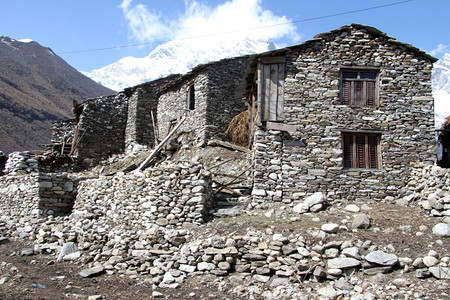 尼泊尔Samagoon村的石屋图片