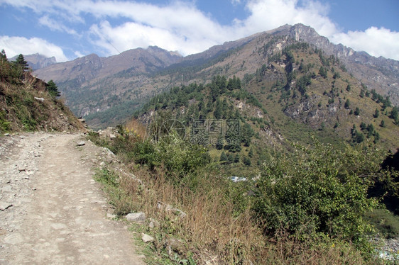 尼泊尔Andapurna小路上的泥土图片