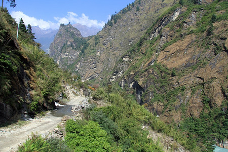 尼泊尔山地Thje坡上的Anapurna足迹图片
