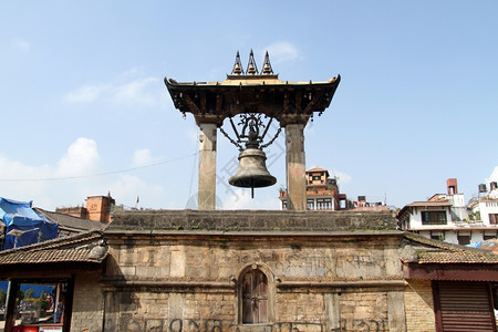 尼泊尔Patan的Durbar广场铜钟高清图片
