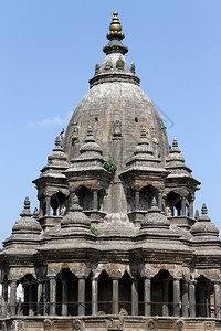 尼泊尔广场上的老朝都寺庙背景图片