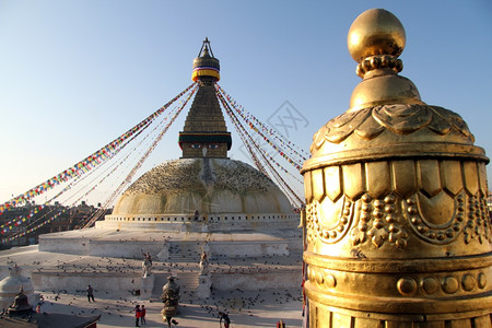 尼泊尔加德满都的黄金Stupa和Bodnath图片