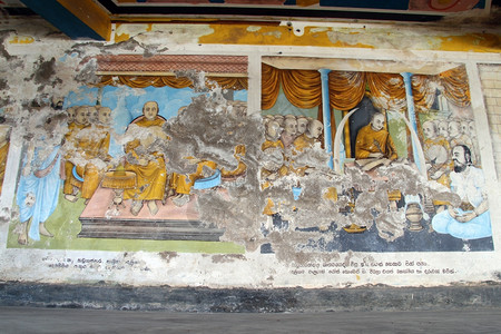在斯里兰克的维哈拉WewurukunalaVihara修道院墙壁上的照片图片