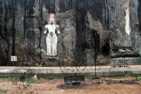 斯里兰卡韦拉瓦亚附近的岩石寺庙Budurugala图片