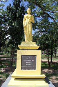 米辛塔莱的阿努拉女王雕像图片