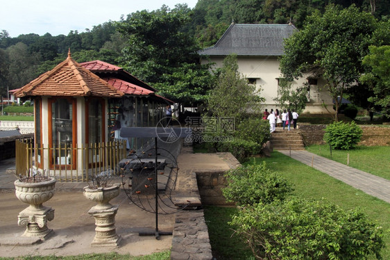 斯里兰卡Kandy牙寺院内子里的圣迹图片