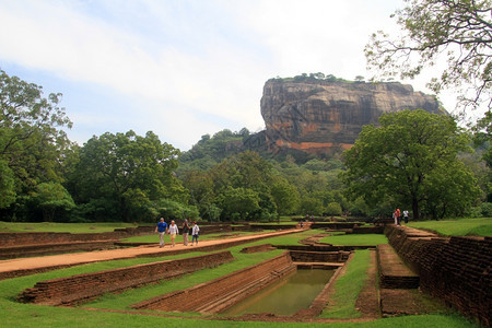 Sigiriya岩石和斯里兰卡人民图片