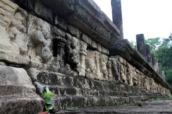 斯里兰卡Polonnaruwa观众大厅墙上的雕塑图片