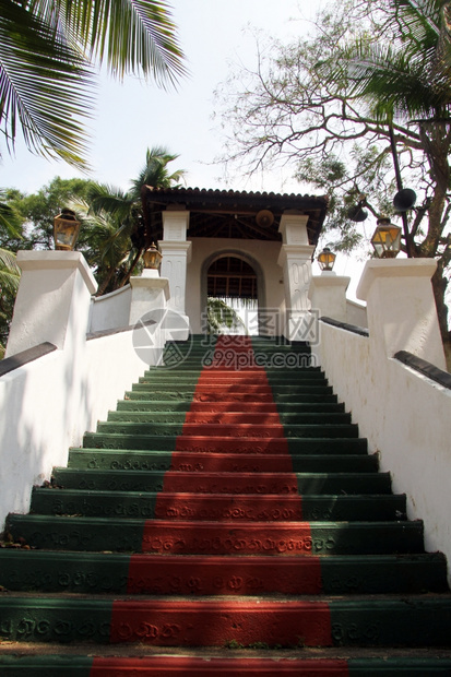 斯里兰卡贝鲁瓦拉Sapugoda修道院长白色楼梯图片