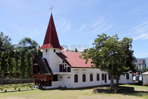 印度尼西亚Samosir岛传统Batak教堂图片