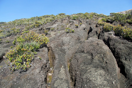 印度尼西亚Kerinci火山顶峰的足迹图片