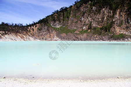 印度尼西亚万隆附近KawahPutih湖图片