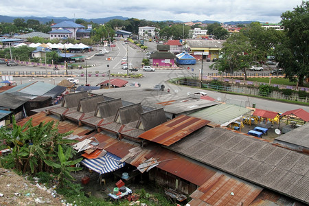 马来西亚耶兰图特的屋顶和街道图片