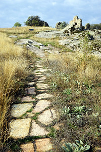 通往土耳其米达斯古老岩石的足迹图片