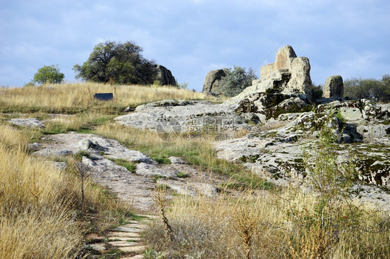 土耳其亚齐利卡亚附近迈达斯的岩石祭坛图片