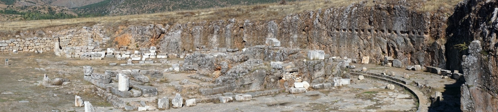 土耳其亚尔瓦奇附近的安蒂奥希亚皮西迪亚神庙遗址全景图图片