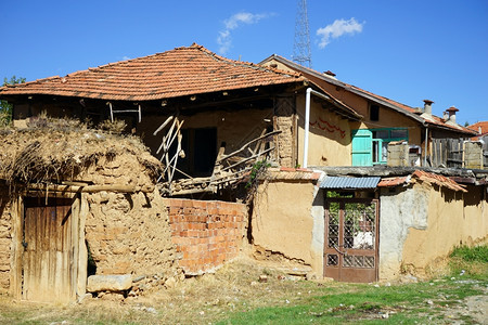 土耳其图尔基村的老泥土建筑图片