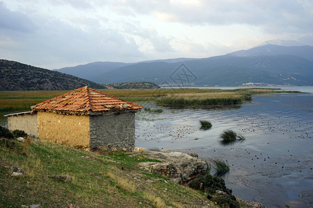土耳其人埃杰迪尔之家和湖图片