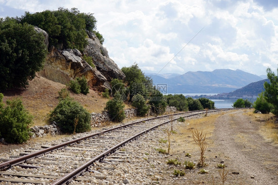 土耳其湖附近的铁路图片
