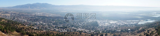 伊斯莱州谢莫纳村和胡拉谷的全景图片