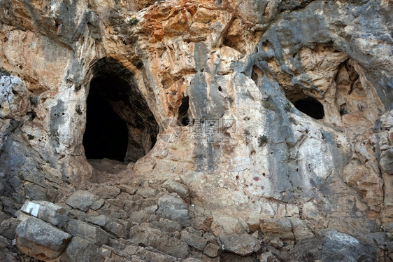 以色列纳哈勒梅阿罗特保留地的洞穴图片