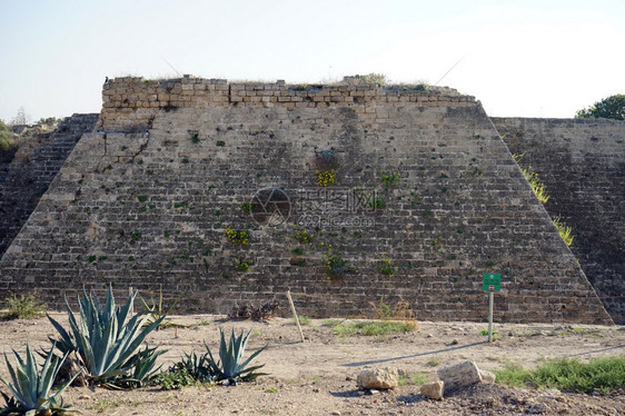 以色列古代凯撒的城市工事废墟图片