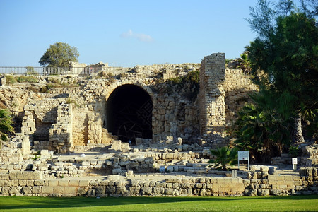 以色列罗曼凯撒里亚大寺庙的废墟图片
