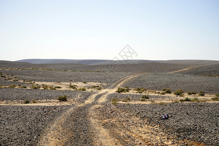 以色列内盖夫沙漠的轨迹图片