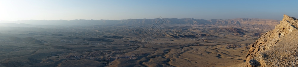 从以色列内盖夫沙漠的Karbolet山查看图片