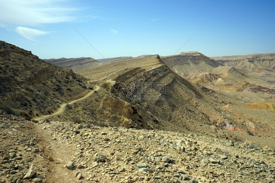 以色列内盖夫沙漠卡尔博莱特山的足迹图片