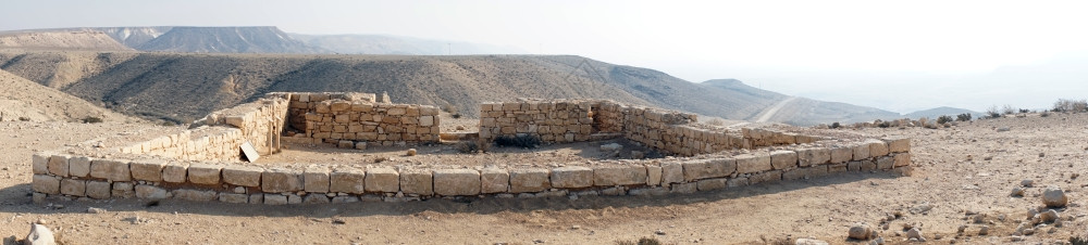 以色列内盖夫沙漠中MidreshetBenGurion附近的古老废墟图片